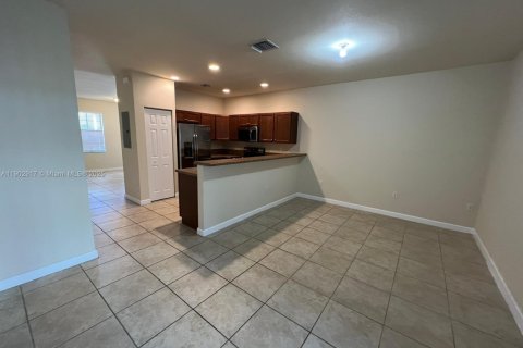 Купить таунхаус в Хомстед, Флорида 3 спальни, 130.25м2, № 1954444 - фото 2