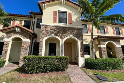 Купить таунхаус в Хомстед, Флорида 3 спальни, 130.25м2, № 1954444 - фото 1