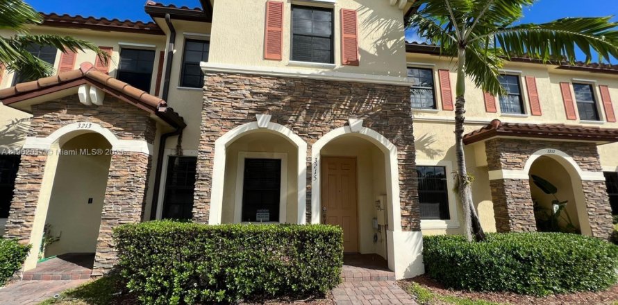 Таунхаус в Хомстед, Флорида 3 спальни, 130.25м2 № 1954444