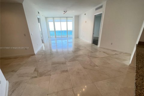 Condominio en venta en Sunny Isles Beach, Florida, 2 dormitorios, 182.27 m2 № 1736127 - foto 12