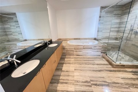 Condominio en venta en Sunny Isles Beach, Florida, 2 dormitorios, 182.27 m2 № 1736127 - foto 24