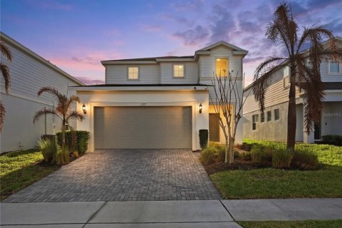 House in Davenport, Florida 5 bedrooms, 243.5 sq.m. № 2137124