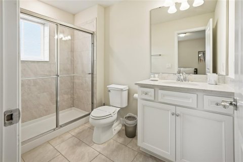 House in Davenport, Florida 5 bedrooms, 243.5 sq.m. № 2137124 - photo 30