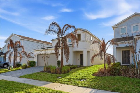 House in Davenport, Florida 5 bedrooms, 243.5 sq.m. № 2137124 - photo 3