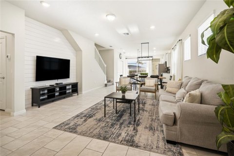 House in Davenport, Florida 5 bedrooms, 243.5 sq.m. № 2137124 - photo 9