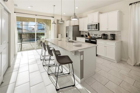 House in Davenport, Florida 5 bedrooms, 243.5 sq.m. № 2137124 - photo 13