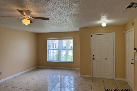 House in Orlando, Florida 3 bedrooms, 137.12 sq.m. № 1917190 - photo 2