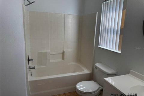 House in Orlando, Florida 3 bedrooms, 137.12 sq.m. № 1917190 - photo 13