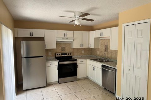 House in Orlando, Florida 3 bedrooms, 137.12 sq.m. № 1917190 - photo 5