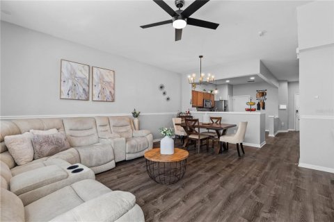 Townhouse in Wesley Chapel, Florida 3 bedrooms, 147.53 sq.m. № 1717579 - photo 17