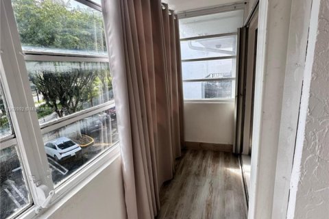 Copropriété à louer à Miami, Floride: 2 chambres, 80.45 m2 № 1954934 - photo 17