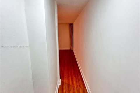 Copropriété à louer à Miami, Floride: 2 chambres, 80.45 m2 № 1954934 - photo 4