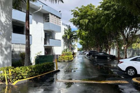 Copropriété à louer à Miami, Floride: 2 chambres, 80.45 m2 № 1954934 - photo 23