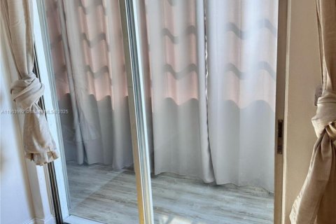 Copropriété à louer à Miami, Floride: 2 chambres, 80.45 m2 № 1954934 - photo 14