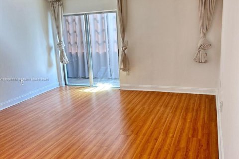Copropriété à louer à Miami, Floride: 2 chambres, 80.45 m2 № 1954934 - photo 1