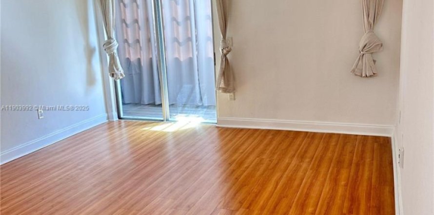 Condo à Miami, Floride, 2 chambres  № 1954934