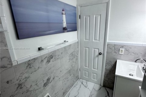 Copropriété à louer à Miami, Floride: 2 chambres, 80.45 m2 № 1954934 - photo 12