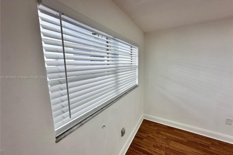 Copropriété à louer à Miami, Floride: 2 chambres, 80.45 m2 № 1954934 - photo 9