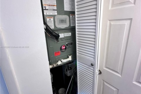 Copropriété à louer à Miami, Floride: 2 chambres, 80.45 m2 № 1954934 - photo 16