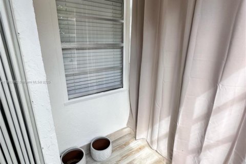 Copropriété à louer à Miami, Floride: 2 chambres, 80.45 m2 № 1954934 - photo 18