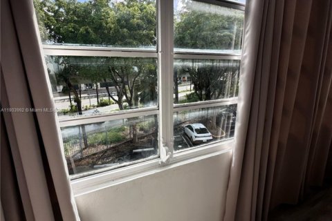 Copropriété à louer à Miami, Floride: 2 chambres, 80.45 m2 № 1954934 - photo 15