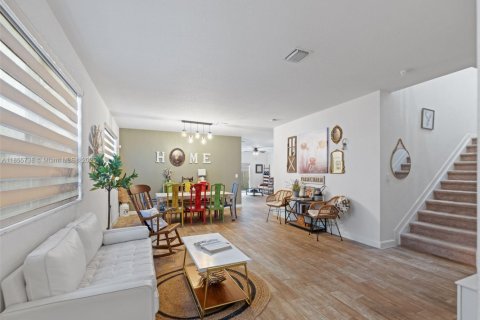 Villa ou maison à vendre à Homestead, Floride: 5 chambres, 269.88 m2 № 2021517 - photo 2