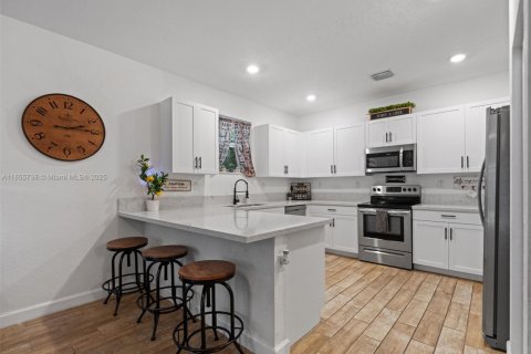 Villa ou maison à vendre à Homestead, Floride: 5 chambres, 269.88 m2 № 2021517 - photo 3