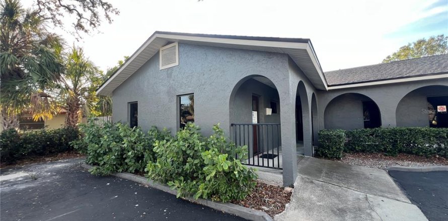 Commercial property in Largo, Florida 282.42 sq.m. № 1561335
