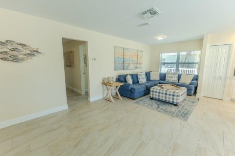 Casa en venta en New Port Richey, Florida, 5 dormitorios, 278.71 m2 № 1915457 - foto 18