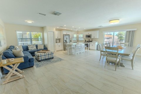 Casa en venta en New Port Richey, Florida, 5 dormitorios, 278.71 m2 № 1915457 - foto 17