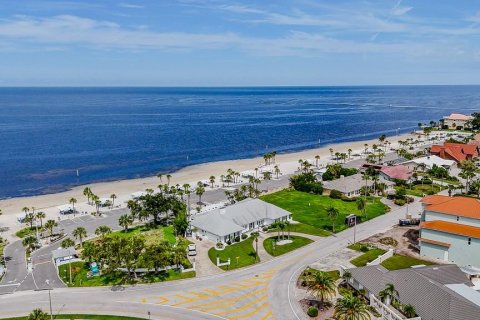 Casa en venta en New Port Richey, Florida, 5 dormitorios, 278.71 m2 № 1915457 - foto 7