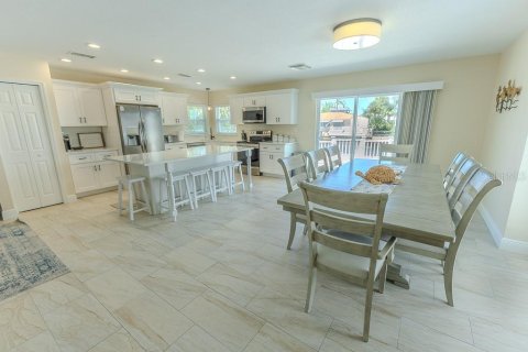 Casa en venta en New Port Richey, Florida, 5 dormitorios, 278.71 m2 № 1915457 - foto 21