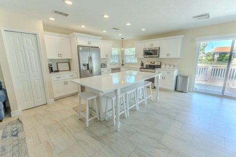 Casa en venta en New Port Richey, Florida, 5 dormitorios, 278.71 m2 № 1915457 - foto 25