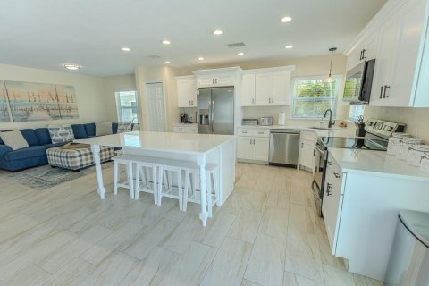 Casa en venta en New Port Richey, Florida, 5 dormitorios, 278.71 m2 № 1915457 - foto 26