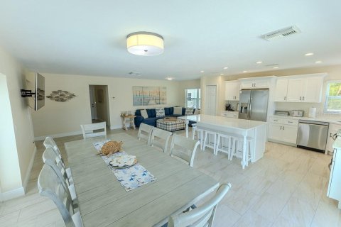 Casa en venta en New Port Richey, Florida, 5 dormitorios, 278.71 m2 № 1915457 - foto 22