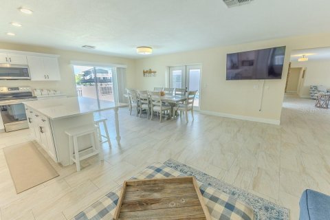 Casa en venta en New Port Richey, Florida, 5 dormitorios, 278.71 m2 № 1915457 - foto 20