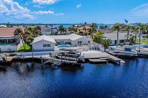 Casa en venta en New Port Richey, Florida, 5 dormitorios, 278.71 m2 № 1915457 - foto 5