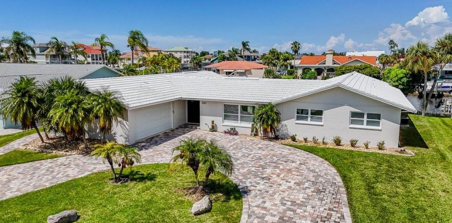 Casa en New Port Richey, Florida 5 dormitorios, 278.71 m2 № 1915457