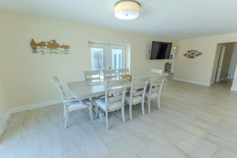 Casa en venta en New Port Richey, Florida, 5 dormitorios, 278.71 m2 № 1915457 - foto 23