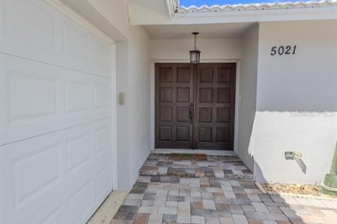Casa en venta en New Port Richey, Florida, 5 dormitorios, 278.71 m2 № 1915457 - foto 9