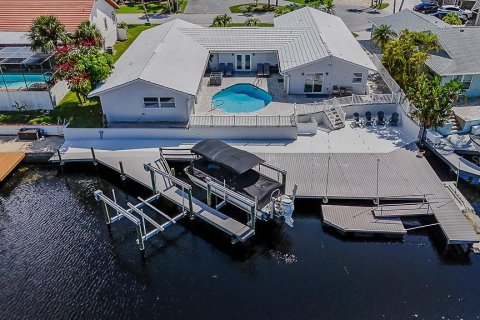 Casa en venta en New Port Richey, Florida, 5 dormitorios, 278.71 m2 № 1915457 - foto 4