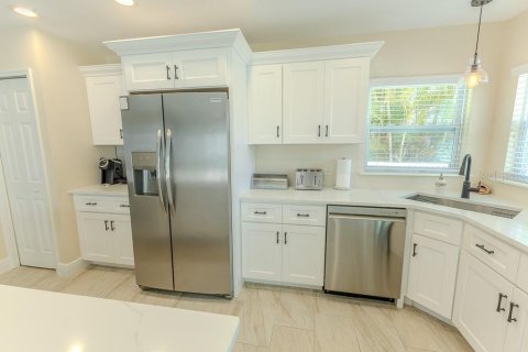 Casa en venta en New Port Richey, Florida, 5 dormitorios, 278.71 m2 № 1915457 - foto 27