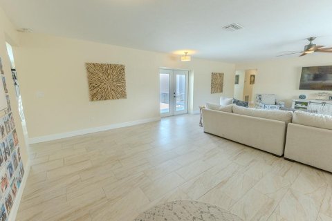 Casa en venta en New Port Richey, Florida, 5 dormitorios, 278.71 m2 № 1915457 - foto 10