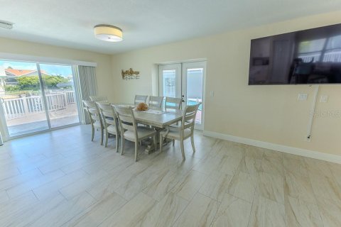 Casa en venta en New Port Richey, Florida, 5 dormitorios, 278.71 m2 № 1915457 - foto 24