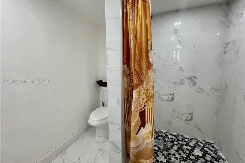 Condo in Hialeah Gardens, Florida, 2 bedrooms  № 1816527 - photo 7