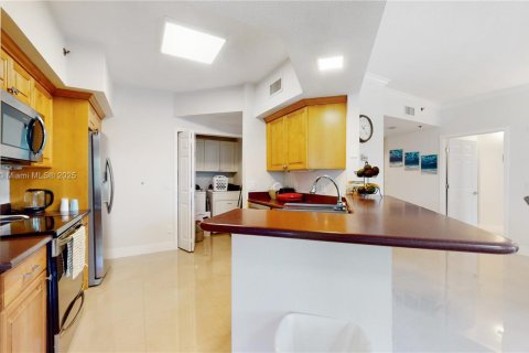 Copropriété à louer à Aventura, Floride: 3 chambres, 122.63 m2 № 1961103 - photo 6