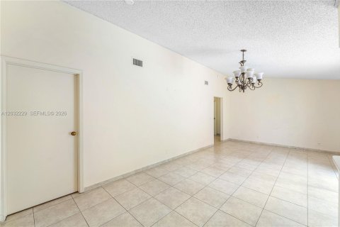 Villa ou maison à louer à Wellington, Floride: 5 chambres, 161.46 m2 № 2087805 - photo 9