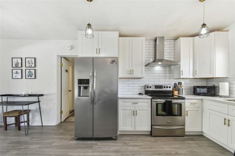 House in Sarasota, Florida 3 bedrooms, 146.51 sq.m. № 1620646 - photo 5
