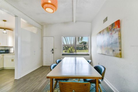 House in Sarasota, Florida 3 bedrooms, 146.51 sq.m. № 1620646 - photo 3