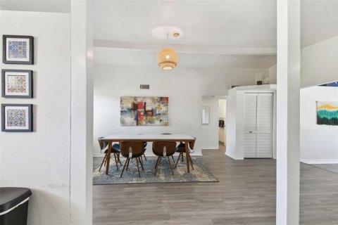 House in Sarasota, Florida 3 bedrooms, 146.51 sq.m. № 1620646 - photo 14